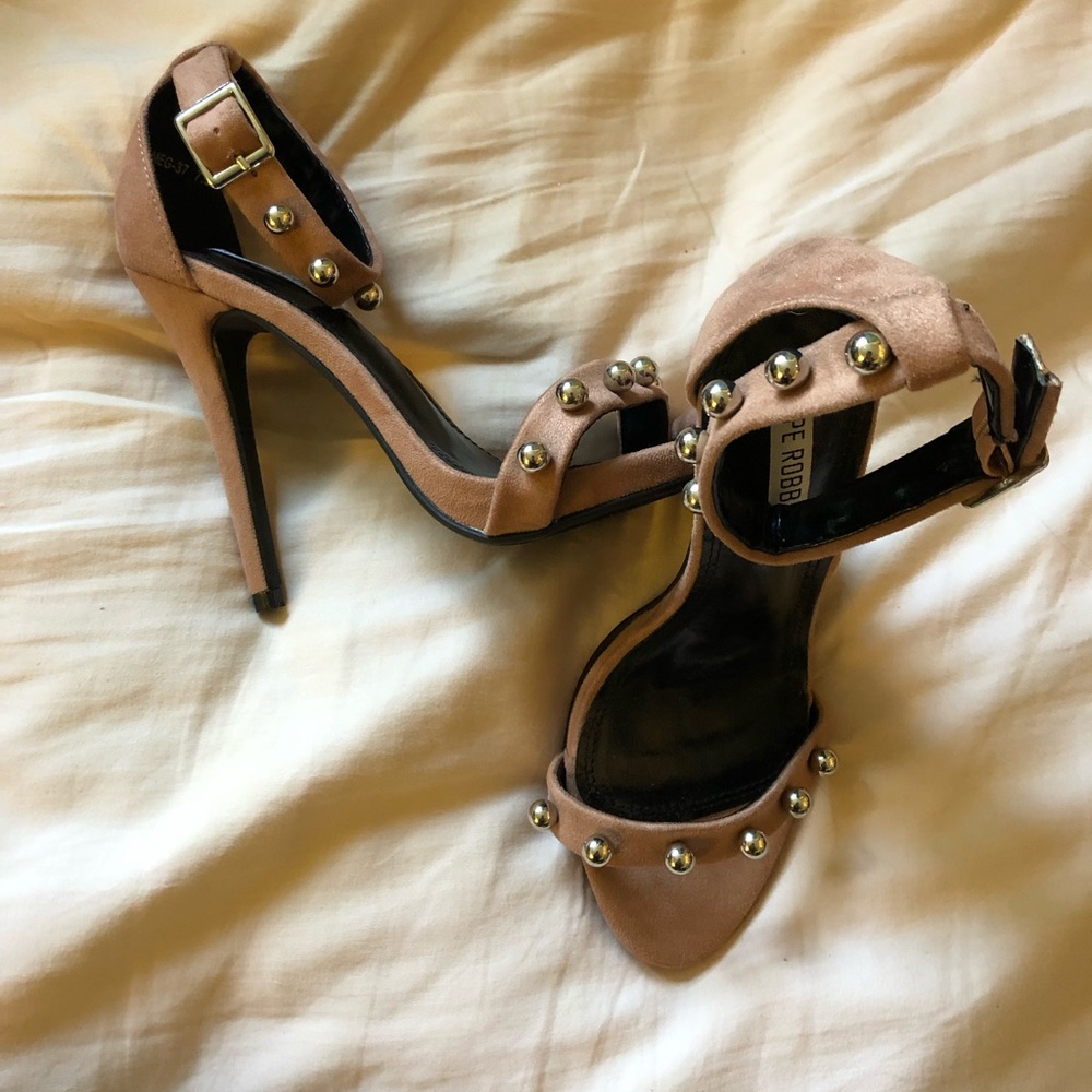 NWOT tan suede heels with silver pearls